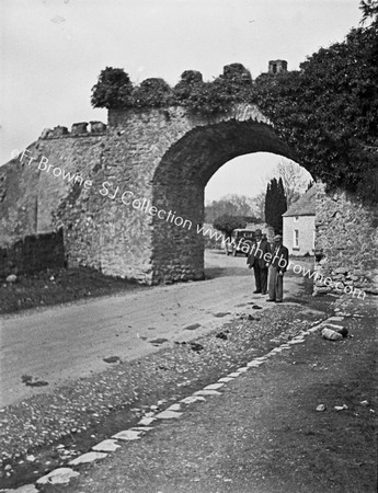 OLD GATEWAY OVER MAIN ROAD